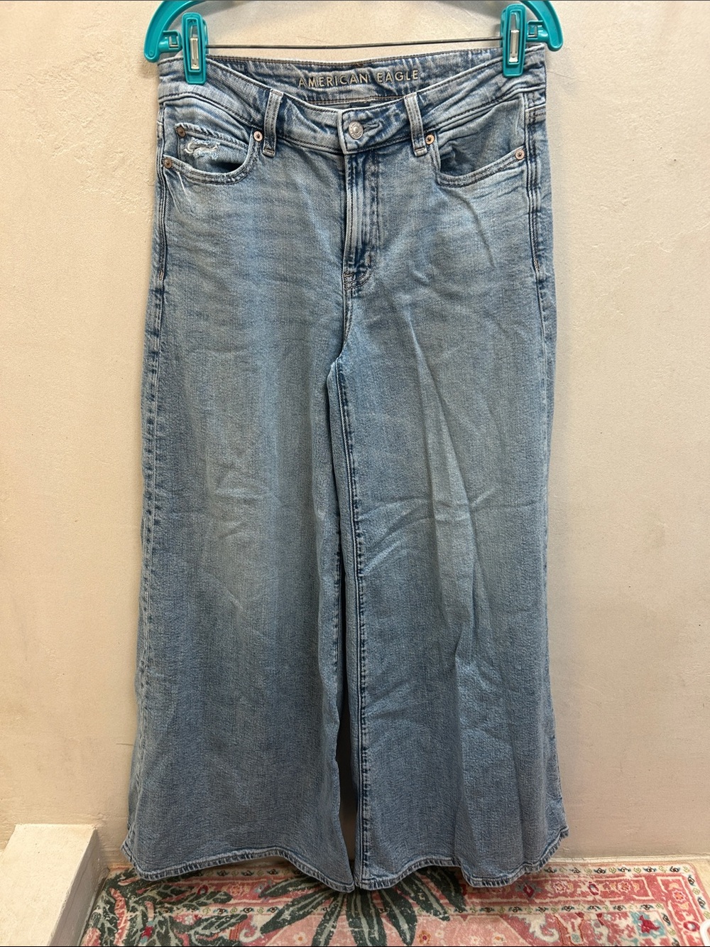 American Eagle Outfitters Light Blue Wide Leg Jeans size 6